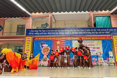 TRƯỜNG THCS PHẠM NGỌC THẠCH TỔ CHỨC LỄ KỶ NIỆM 43 NĂM NGÀY NHÀ GIÁO VIỆT NAM 20/11